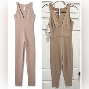 NWT Aritzia Babaton Soft Contour Jumpsuit Skylark Full Bodysuit Clay Tan Small